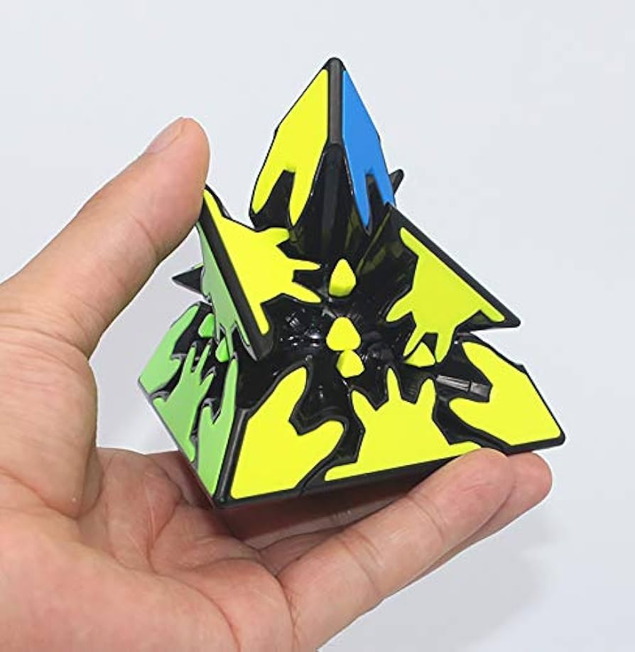 QiYi Gear Pyraminx | Interlocking Gear Twisty Puzzle | Black Body with Red & Green Tiles