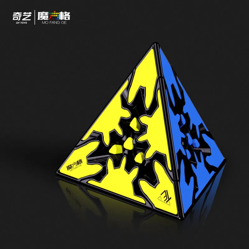 QiYi Gear Pyraminx | Interlocking Gear Twisty Puzzle | Black Body with Red & Green Tiles